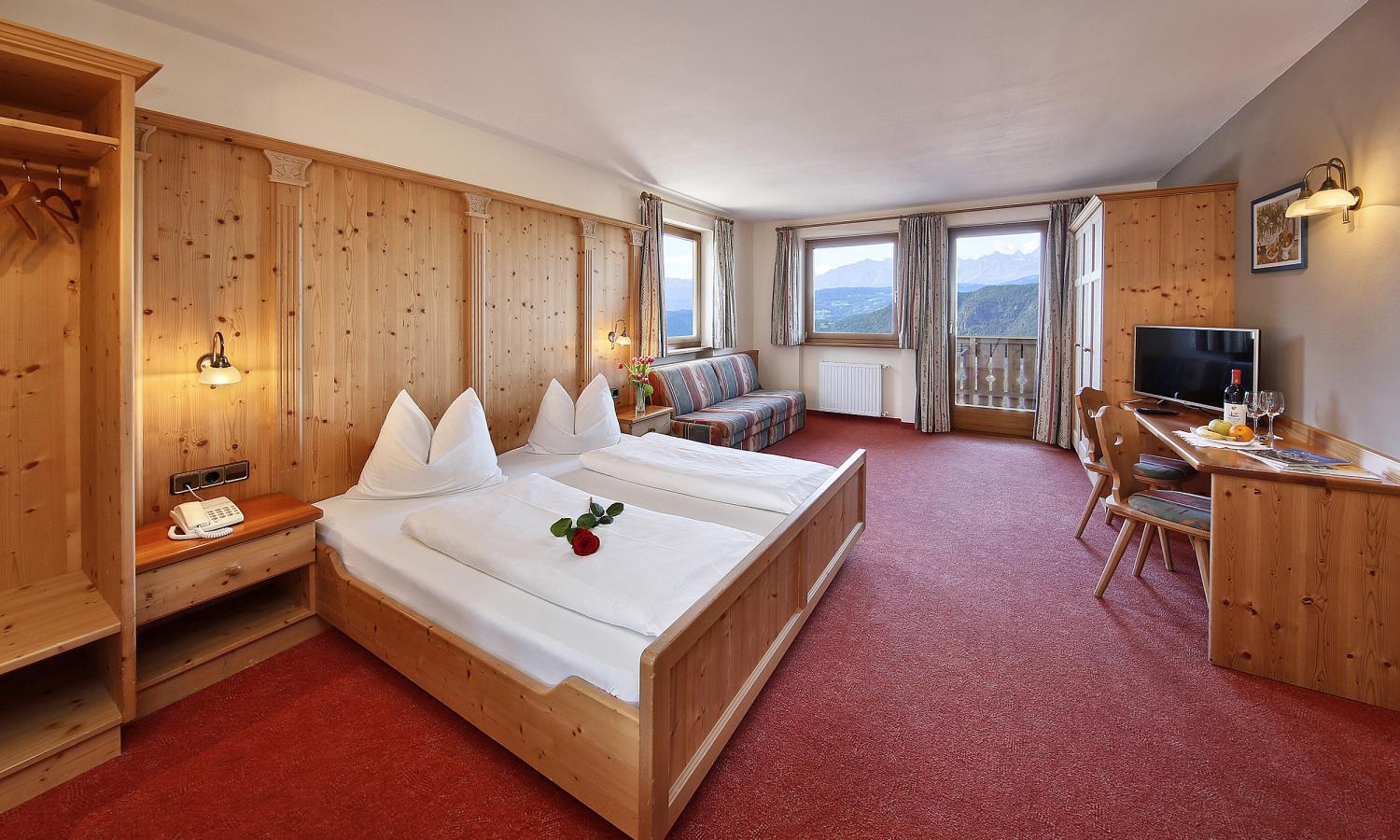 Doppelbettzimmer mit Balkon im Hotel Tschantnaihof